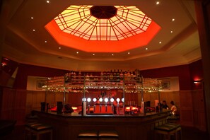 3 Bars/Lounges
