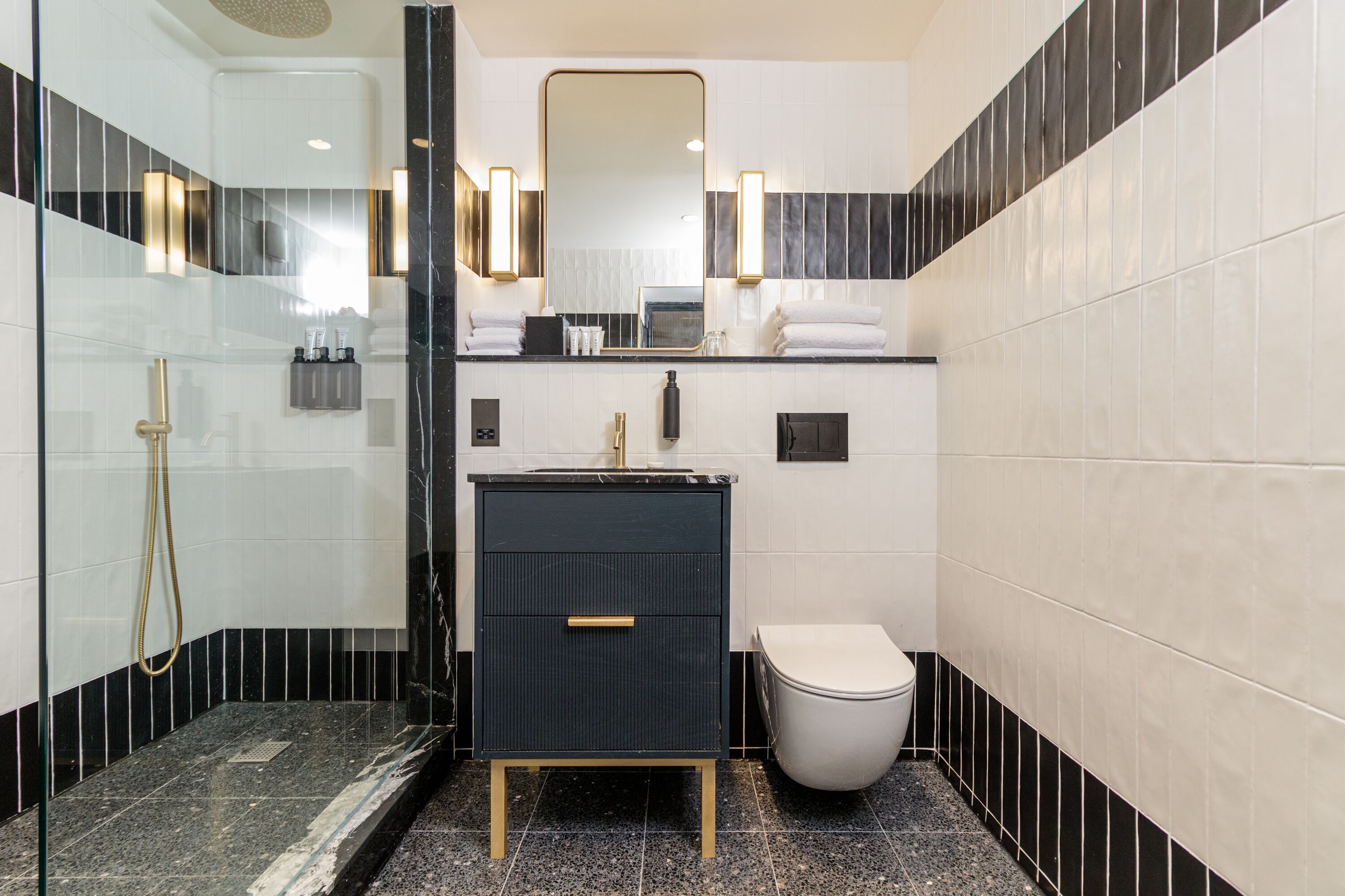 classic suite, 1 king bed with sofa bed, river view | bathroom | free toiletries, hair dryer, towels