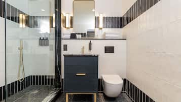 Classic Suite, 1 King Bed with Sofa bed, River View | Bathroom | Free toiletries, hair dryer, towels