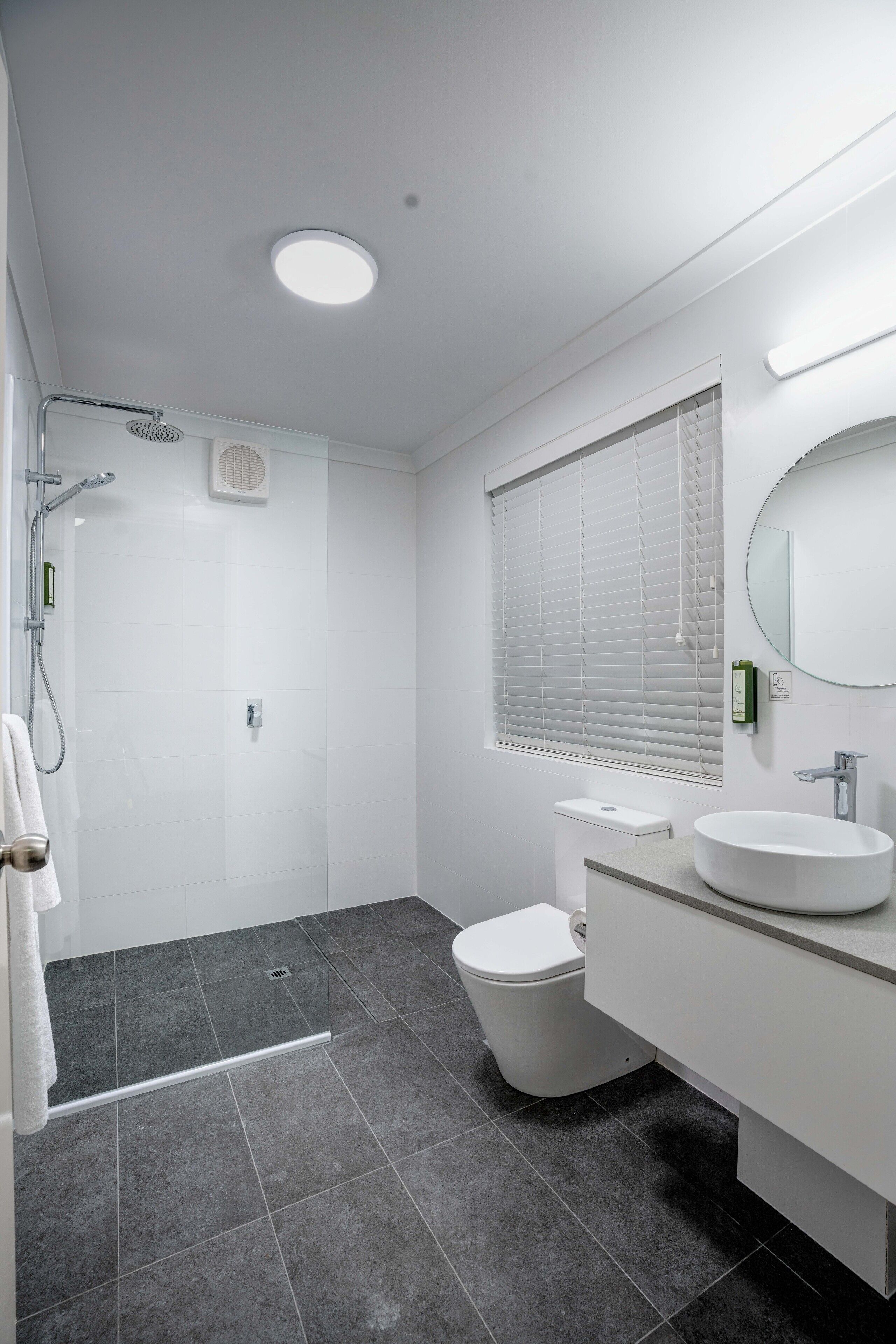 Broadwater Resort Como — image 13