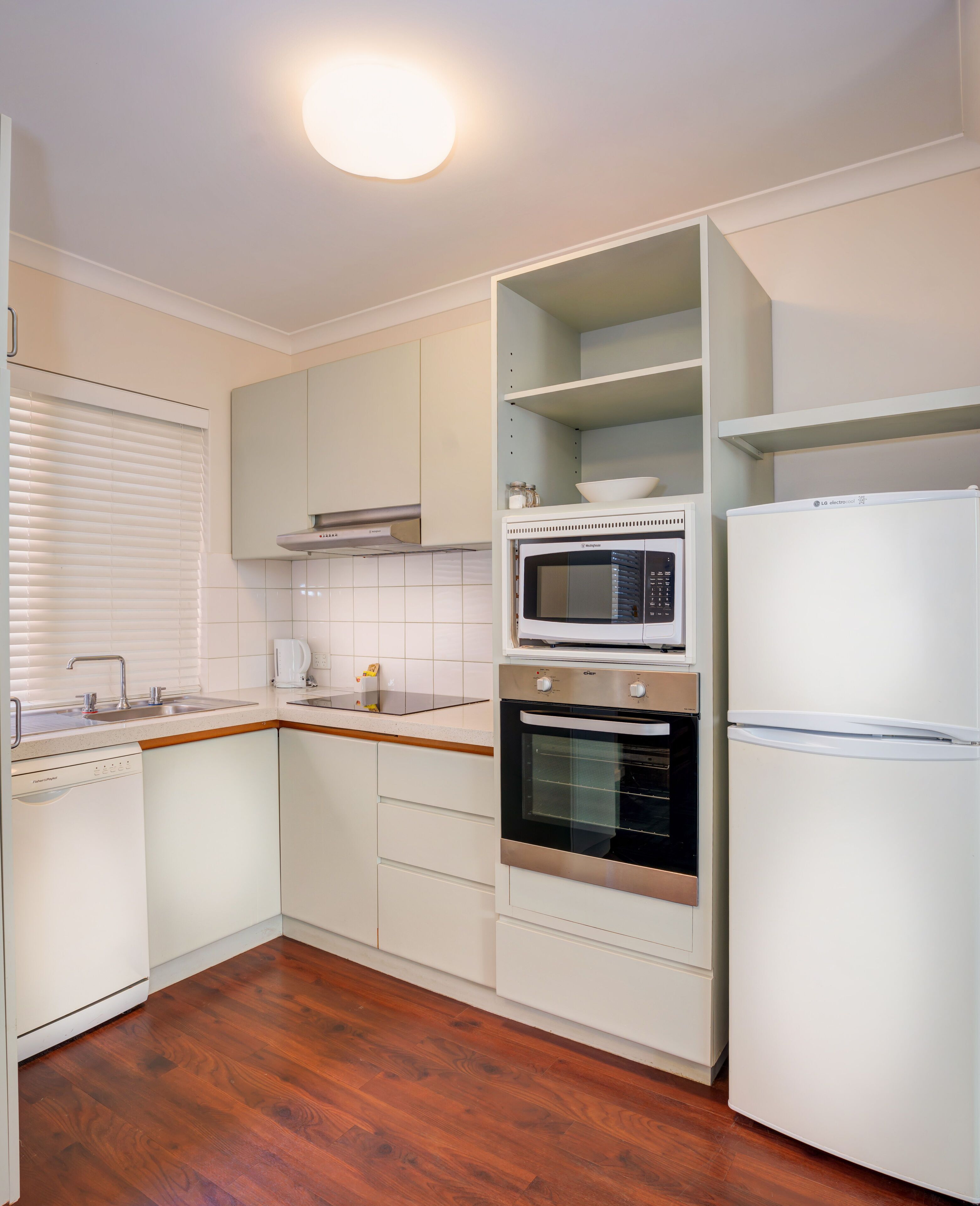 Broadwater Resort Como — image 11