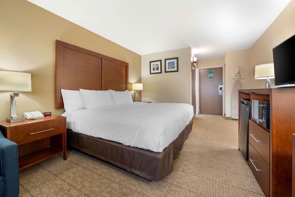 Egyptian cotton sheets, premium bedding, down comforters, pillowtop beds