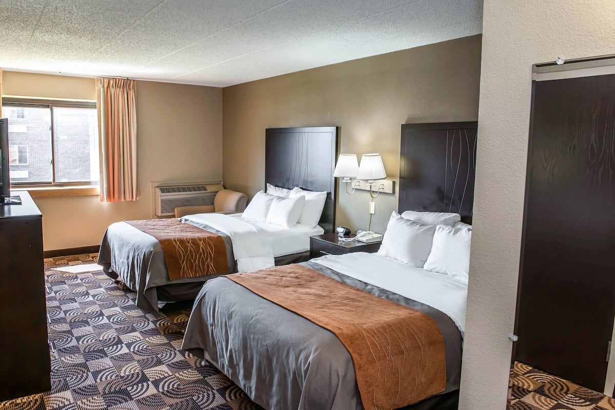 Egyptian cotton sheets, premium bedding, down comforters, pillowtop beds