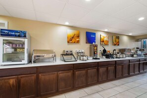 Buffet déjeuner gratuit tous les jours