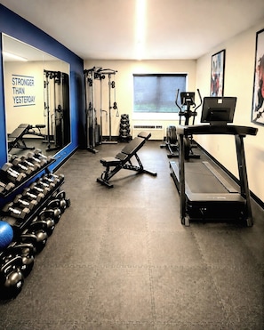Fitness facility - Comfort Inn & Suites Indianapolis Northwest - College Park (Indianapolis)