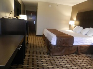 Colchones con pillow-top, escritorio, wifi gratis y ropa de cama 