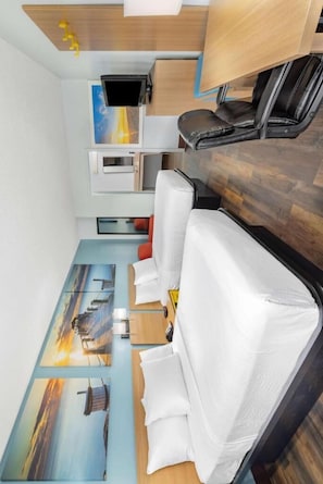 Chambre, 2 lits doubles, accessible aux personnes à mobilité réduite (Mobility/Hearing, Grab bars) | Bureau, fer et planche à repasser, lits bébé (gratuits)