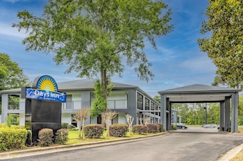 Days Inn by Wyndham Pensacola I-10
