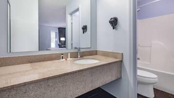 Room, 1 King Bed | Bathroom | Combined shower/bathtub, free toiletries, hair dryer, towels
