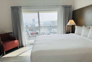 룸, 킹사이즈침대 1개, 금연 (Harbor View) | 객실 내 금고, 각각 다른 스타일의 인테리어, 각각 다르게 가구 비치, 책상