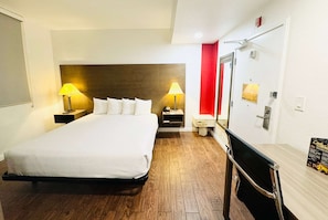 Room, 1 King Bed, Accessible, Non Smoking (Hearing Impaired Accessible) | In-room safe, individually decorated, individually furnished, desk - Ramada by Wyndham San Diego Airport (San Diego)