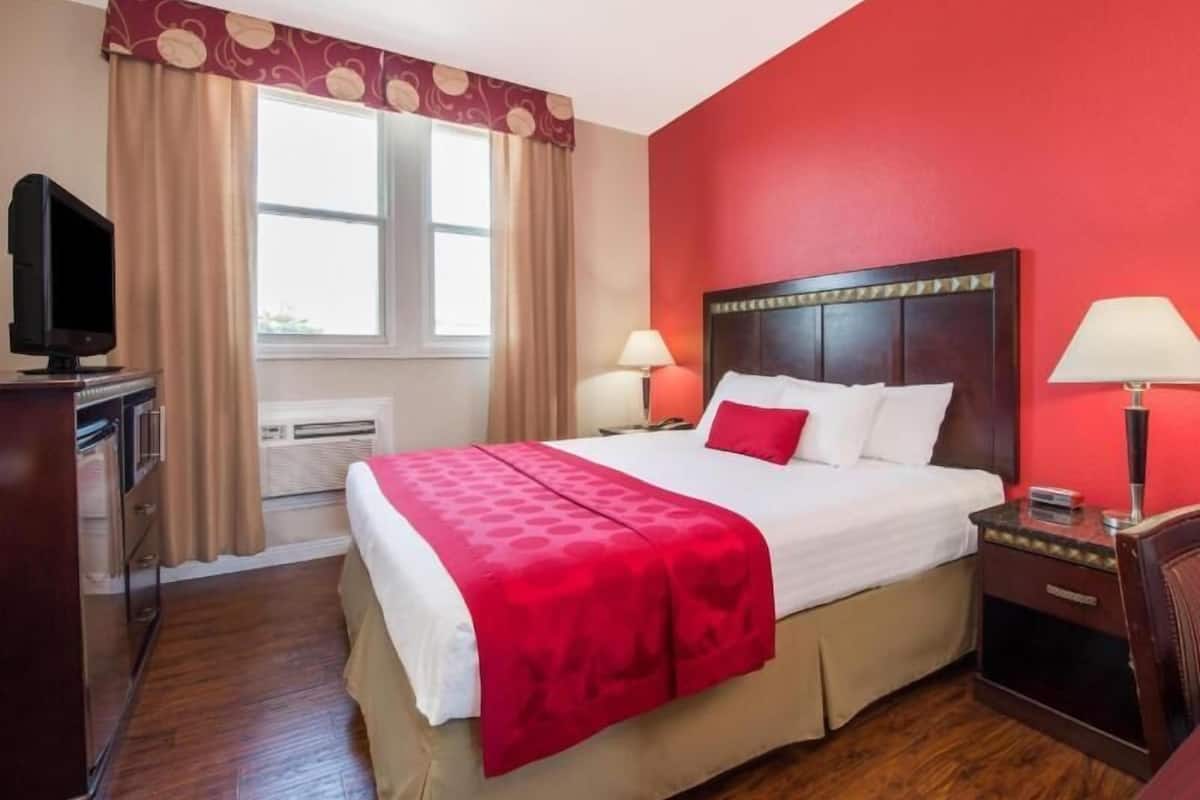 In-room safe, individually decorated, individually furnished, desk