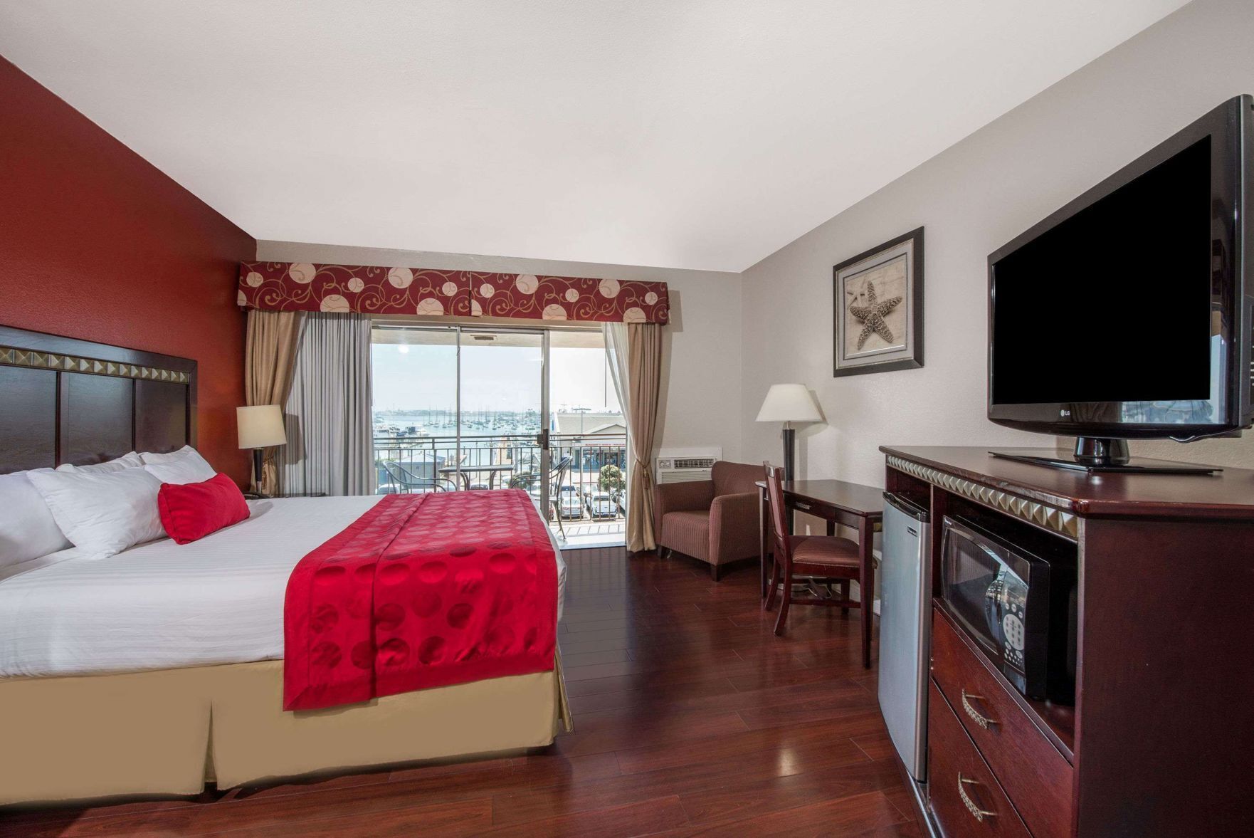 In-room safe, individually decorated, individually furnished, desk