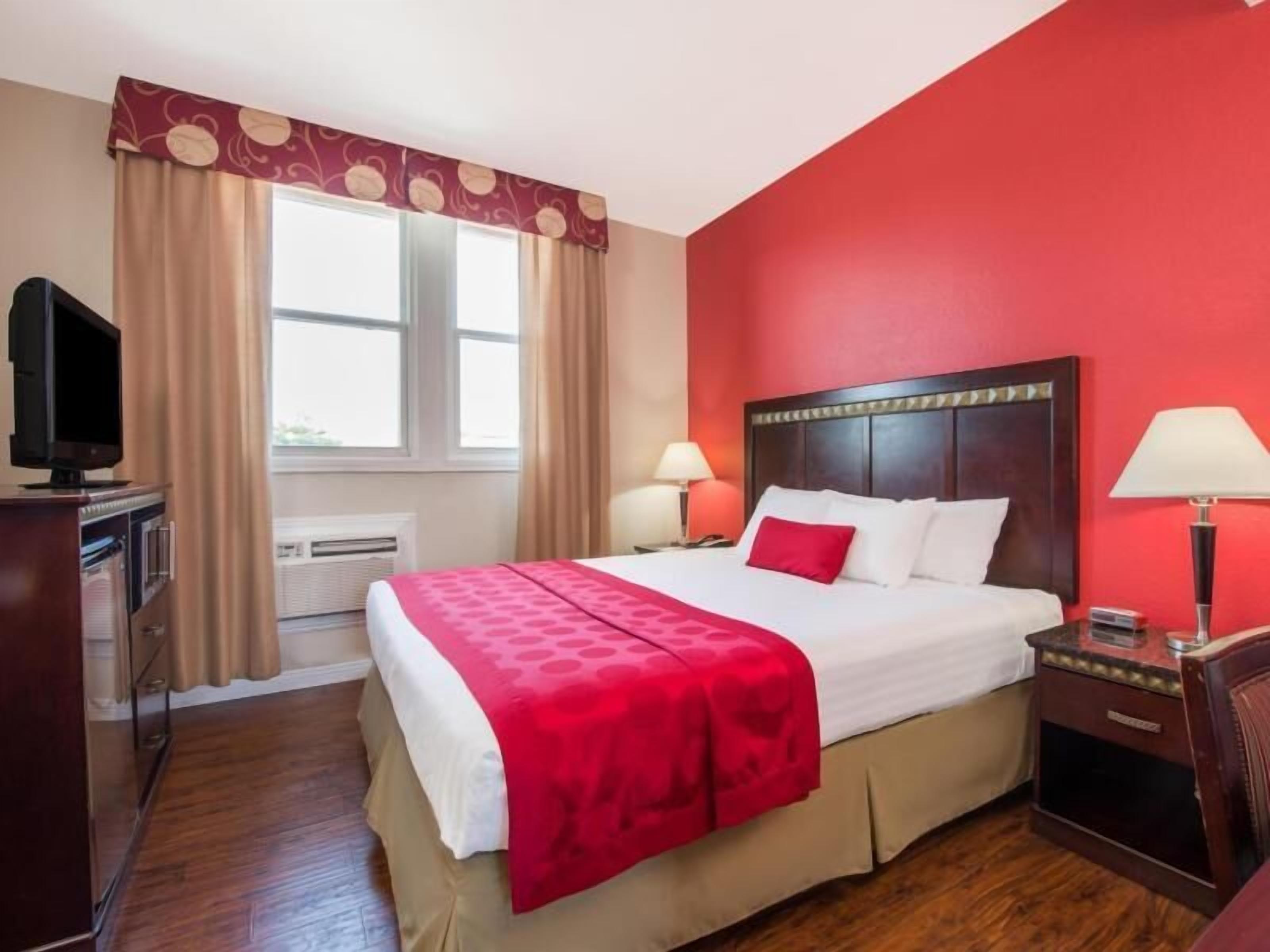 In-room safe, individually decorated, individually furnished, desk