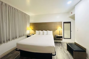 In-room safe, individually decorated, individually furnished, desk
