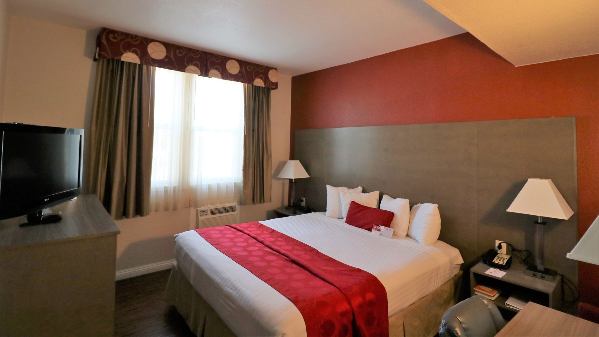 In-room safe, individually decorated, individually furnished, desk