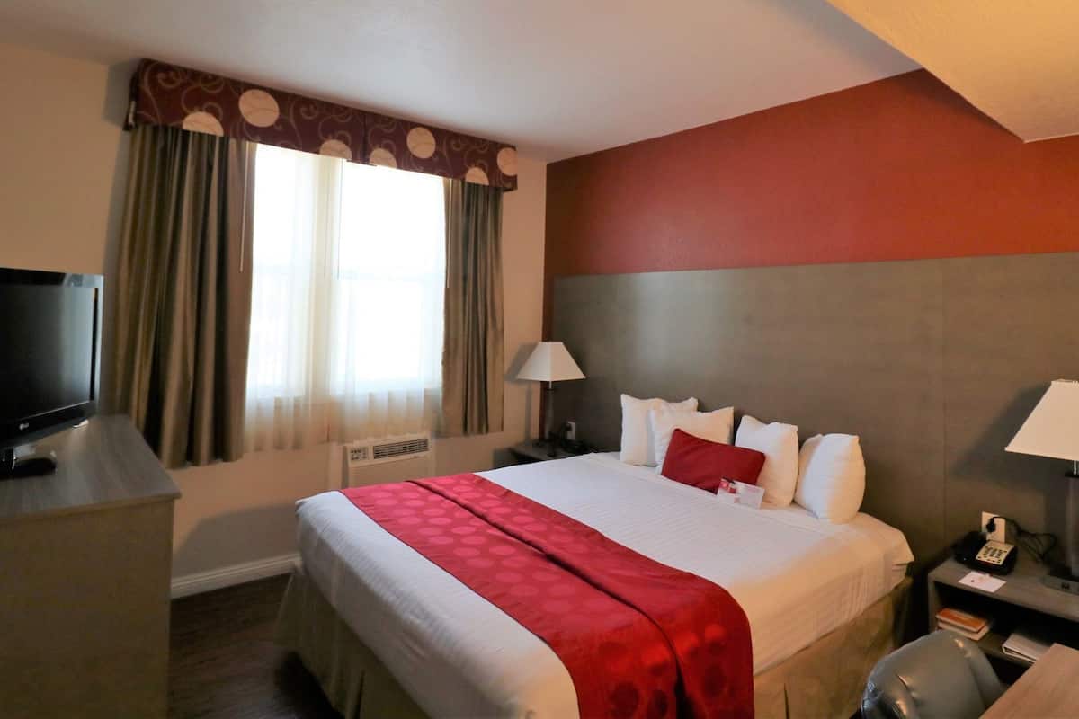 In-room safe, individually decorated, individually furnished, desk