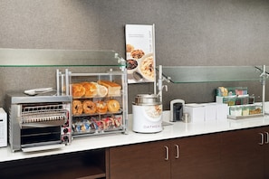 Free daily buffet breakfast  - Residence Inn® by Marriott® Fort Lauderdale City of Plantation (Plantation)