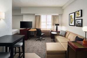Flat-screen TV, pay films