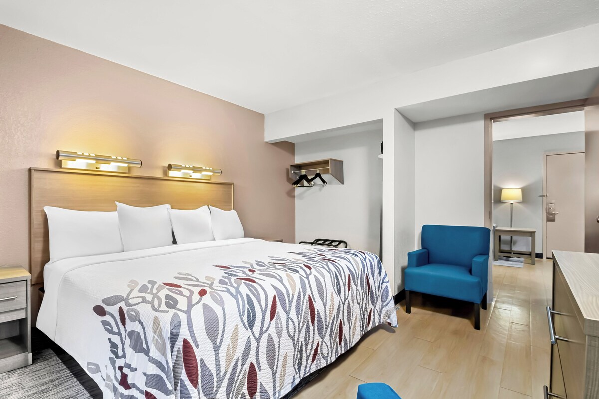 Suite, 1 King Bed, Non Smoking