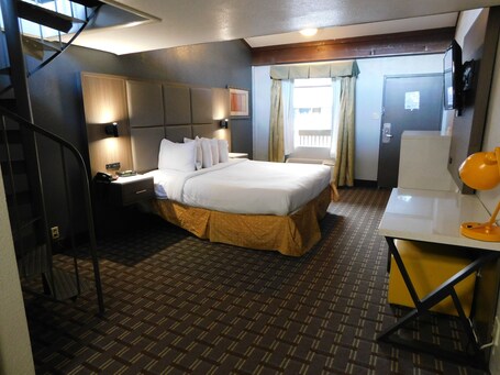 Days Inn Suites by Wyndham Downtown Gatlinburg Parkway - Image 32
