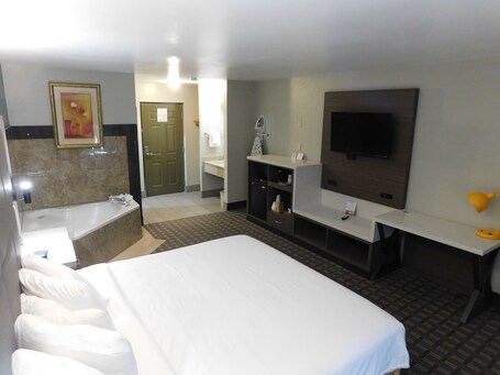 Days Inn Suites by Wyndham Downtown Gatlinburg Parkway - Image 92