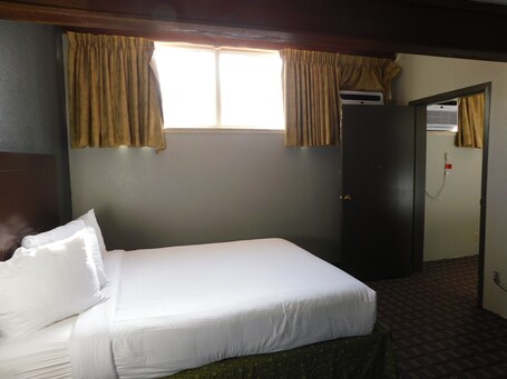 Days Inn Suites by Wyndham Downtown Gatlinburg Parkway - Image 96