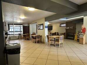 Free daily on-the-go breakfast  - Days Inn & Suites by Wyndham Downtown Gatlinburg Parkway (Gatlinburg)