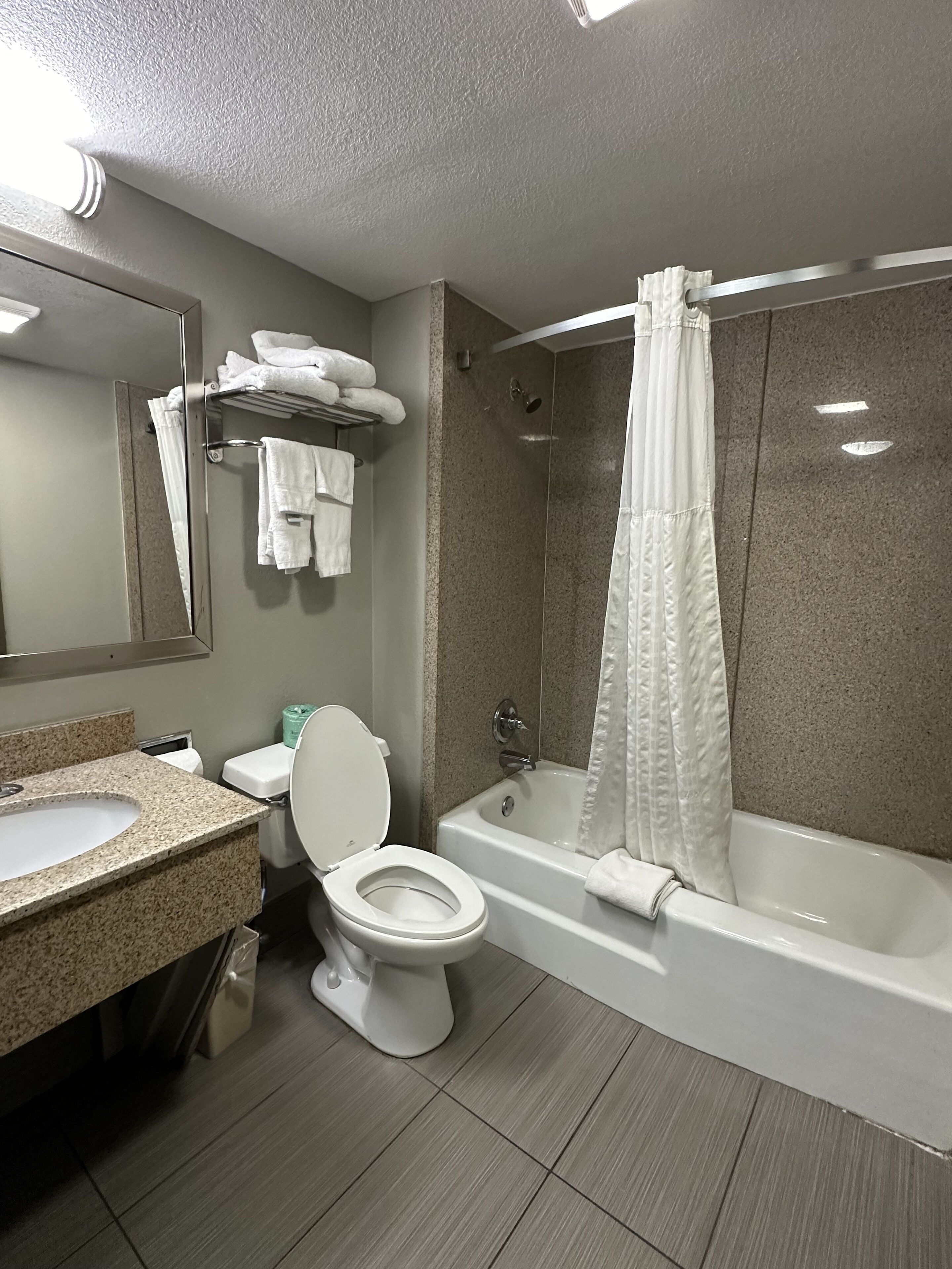 Photo - Days Inn & Suites by Wyndham Downtown Gatlinburg Parkway
