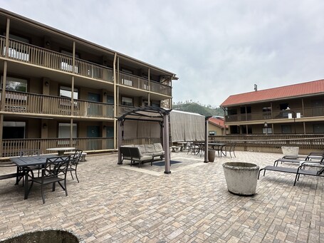 Days Inn Suites by Wyndham Downtown Gatlinburg Parkway - Image 20