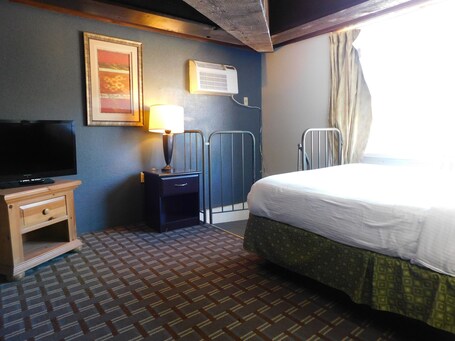 Days Inn Suites by Wyndham Downtown Gatlinburg Parkway - Image 73