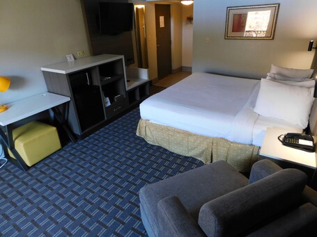 Days Inn Suites by Wyndham Downtown Gatlinburg Parkway - Image 86