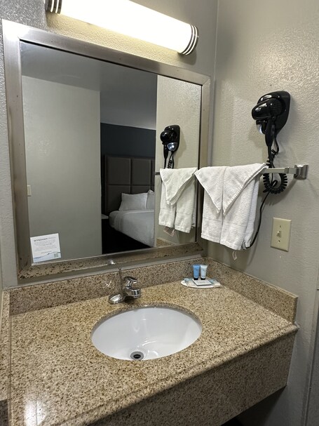 Days Inn Suites by Wyndham Downtown Gatlinburg Parkway - Image 29