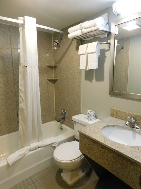 Days Inn Suites by Wyndham Downtown Gatlinburg Parkway - Image 97