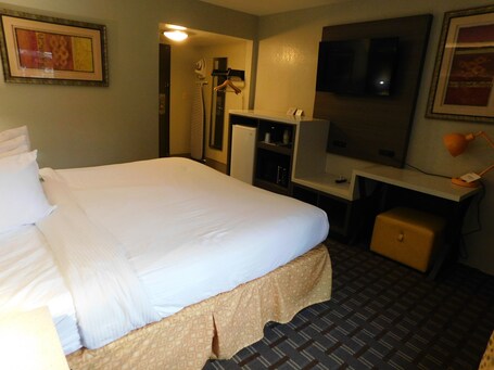 Days Inn Suites by Wyndham Downtown Gatlinburg Parkway - Image 88