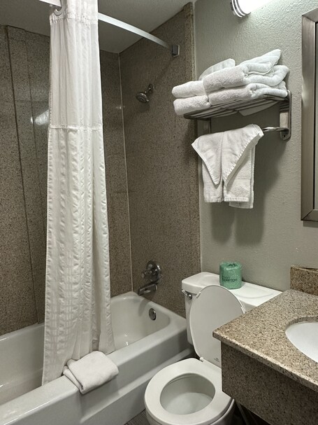 Days Inn Suites by Wyndham Downtown Gatlinburg Parkway - Image 49