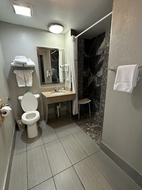 Days Inn Suites by Wyndham Downtown Gatlinburg Parkway - Image 57