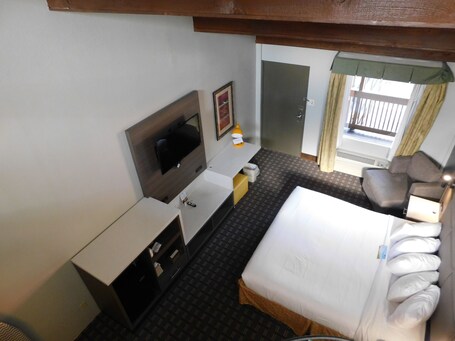 Days Inn Suites by Wyndham Downtown Gatlinburg Parkway - Image 91