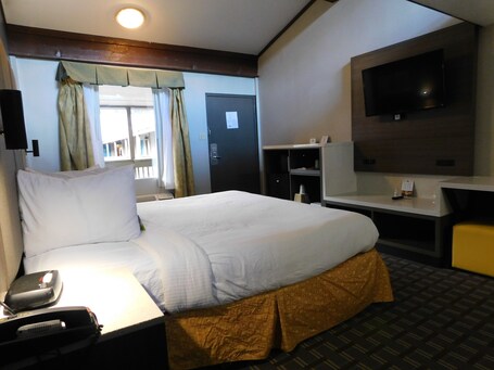 Days Inn Suites by Wyndham Downtown Gatlinburg Parkway - Image 41