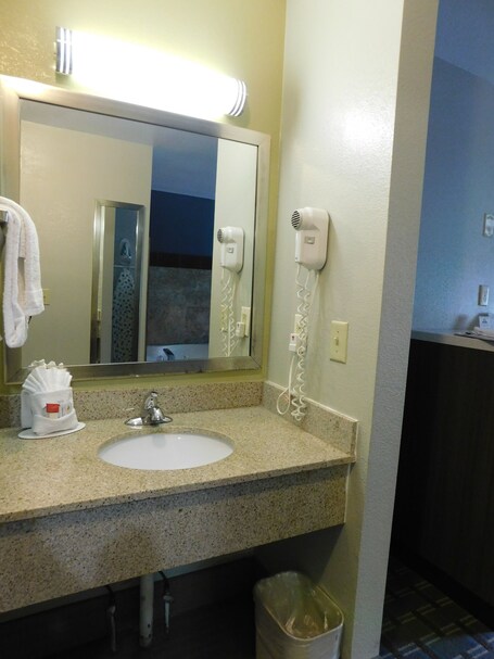 Days Inn Suites by Wyndham Downtown Gatlinburg Parkway - Image 104
