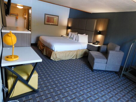 Days Inn Suites by Wyndham Downtown Gatlinburg Parkway - Image 39