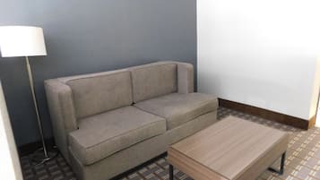 Suíte estúdio luxo, 1 cama King, para não fumantes | Roupas de cama premium, camas com colchões pillow-top, escrivaninha