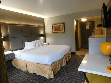 Days Inn Suites by Wyndham Downtown Gatlinburg Parkway - Image 40