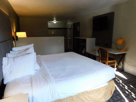 Days Inn Suites by Wyndham Downtown Gatlinburg Parkway - Image 78