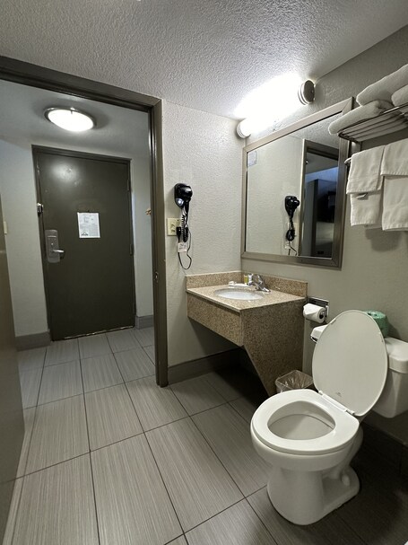 Days Inn Suites by Wyndham Downtown Gatlinburg Parkway - Image 51