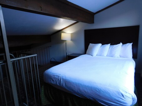 Days Inn Suites by Wyndham Downtown Gatlinburg Parkway - Image 69