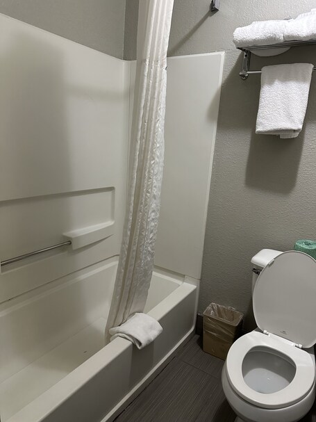 Days Inn Suites by Wyndham Downtown Gatlinburg Parkway - Image 67
