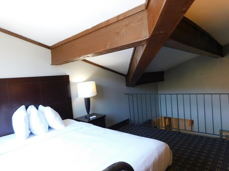 Days Inn Suites by Wyndham Downtown Gatlinburg Parkway - Image 85