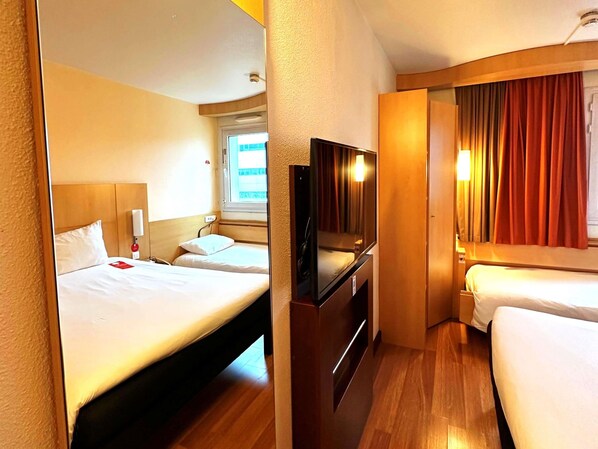 Standard Room, 1 Double Bed, Accessible (Accessible) | Desk, soundproofing, iron/ironing board, free cribs/infant beds