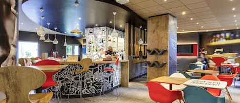 Tarjolla lounas ja illallinen